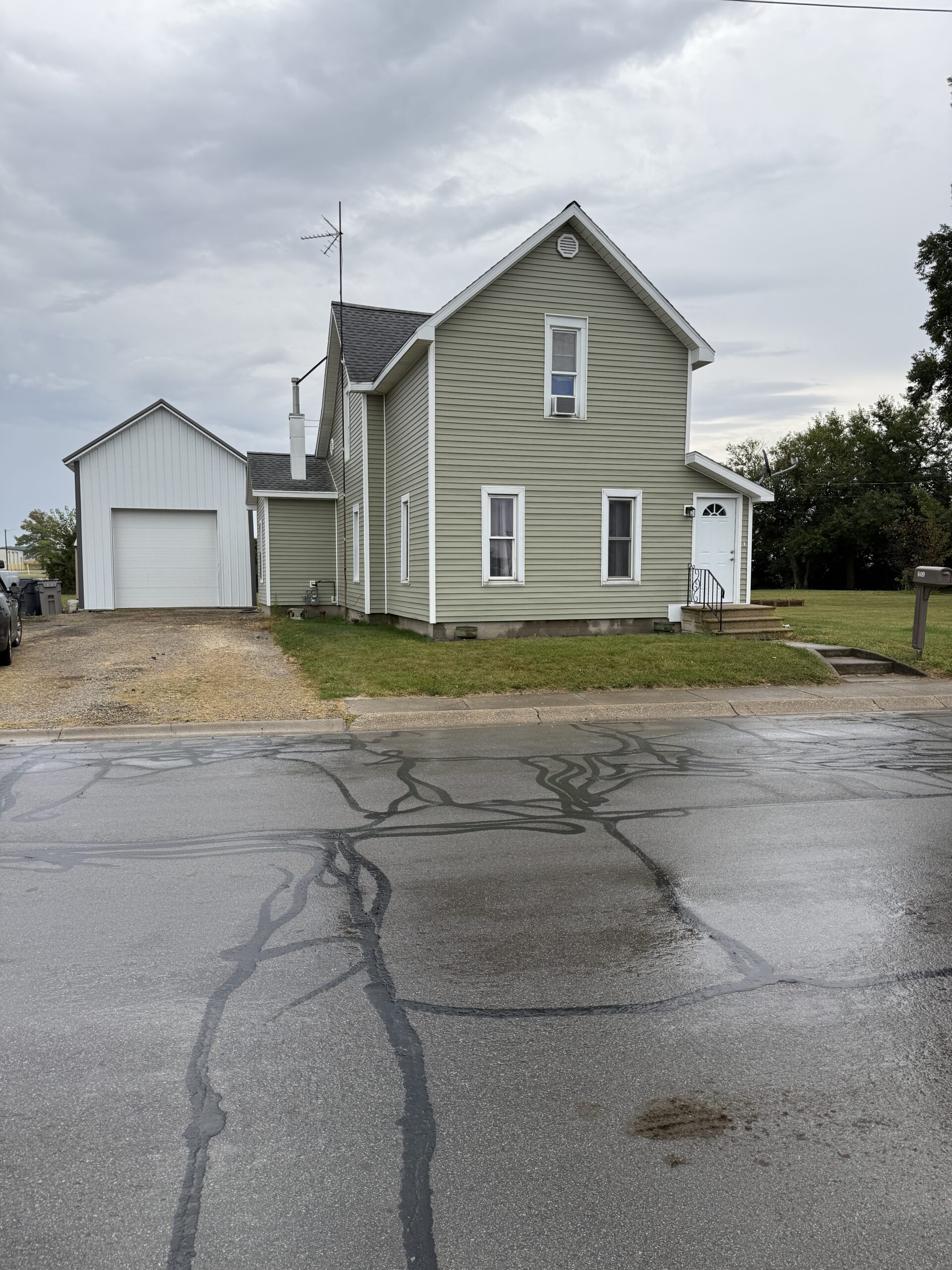 $169900**609 Welty St Berne, In 46711**