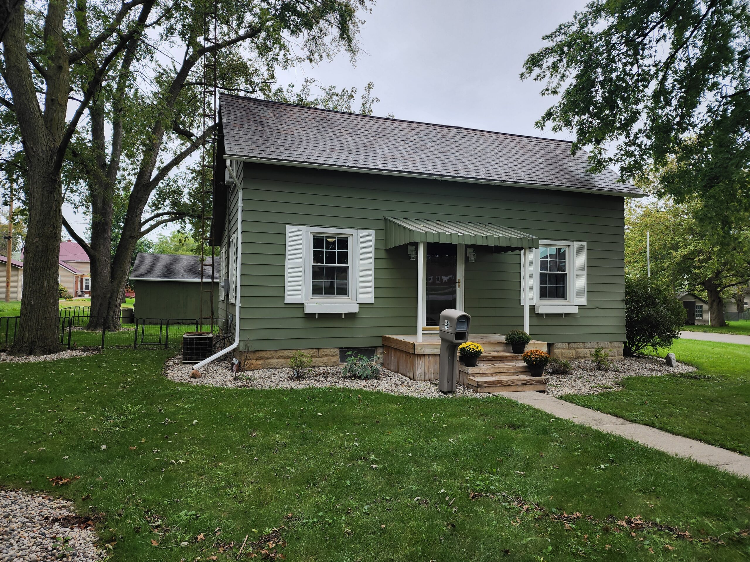 467 E Franklin St * Berne IN 46711 * 4 Bedroom * Corner Lot